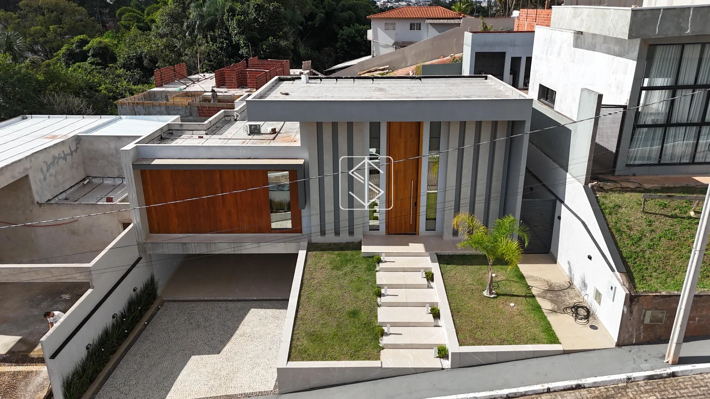 Sofisticação, tecnologia e conforto em condomínio fechado de alto padrão.Esta re...
