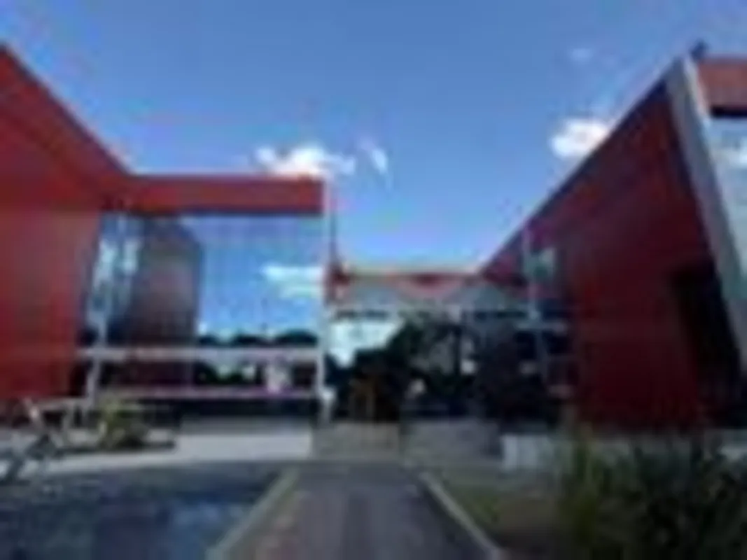 OPORTUNIDADE NO SUDOESTE – SALA COMERCIAL PRONTA, REFORMADA E RENTÁVELSe você es...