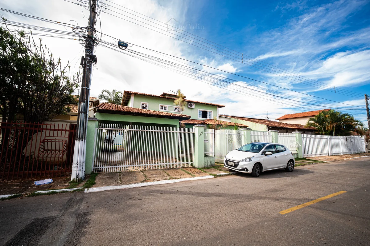 CASA COM PISCINA À VENDA NO JARDIM BOTÂNICO – CONDOMÍNIO PARQUE E JARDIM DAS PAI...