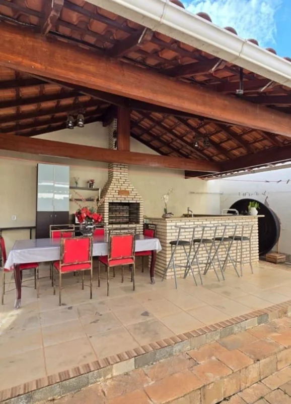 CASA NA RUA 05 – VICENTE PIRESValor: R$ 850.000,00* Lote com 400m²* 3 quartos, s...