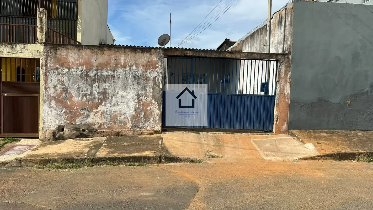 CRISTIANE VIANA VENDEQR 405 - Samambaia Norte- Casa com 02 quartos;- Sala ampla ...