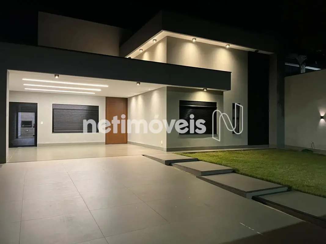 Casa de Alto Padrão com Pé-Direito Duplo e Espaço Gourmet | Residencial Santos D...