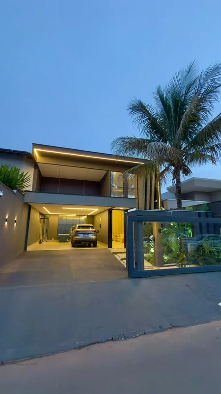 CASA DE ALTO PADRÃO COM PISCINA, SAUNA E AUTOMAÇÃO RESIDENCIALSofisticação, tecn...