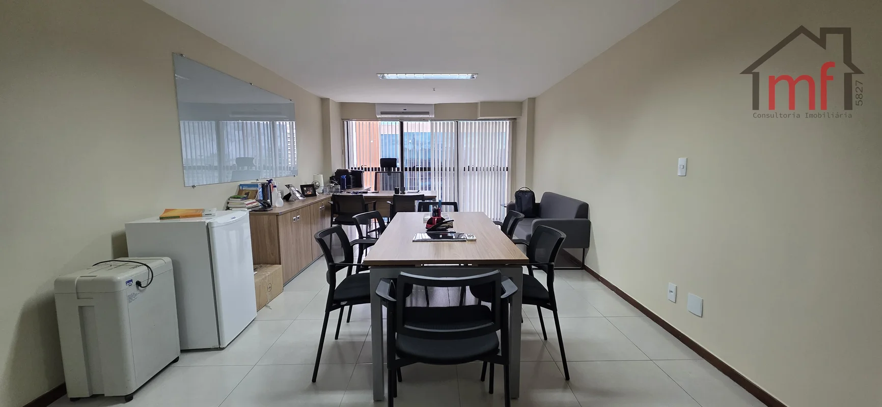 Sala Comercial para Locação – 212,45 m² de Área PrivativaExcelente sala comercia...