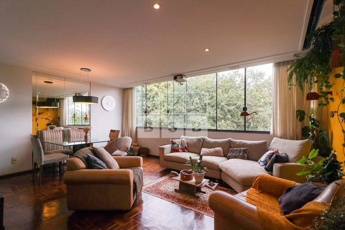 Na 714 Norte, este apartamento reúne tudo aquilo que as plantas antigas tinham d...