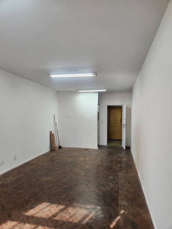 EDf SONIA bloco com fachada reformadaSALA + WC SOCIAL VAZIA ORIGINALpiso Taco vi...