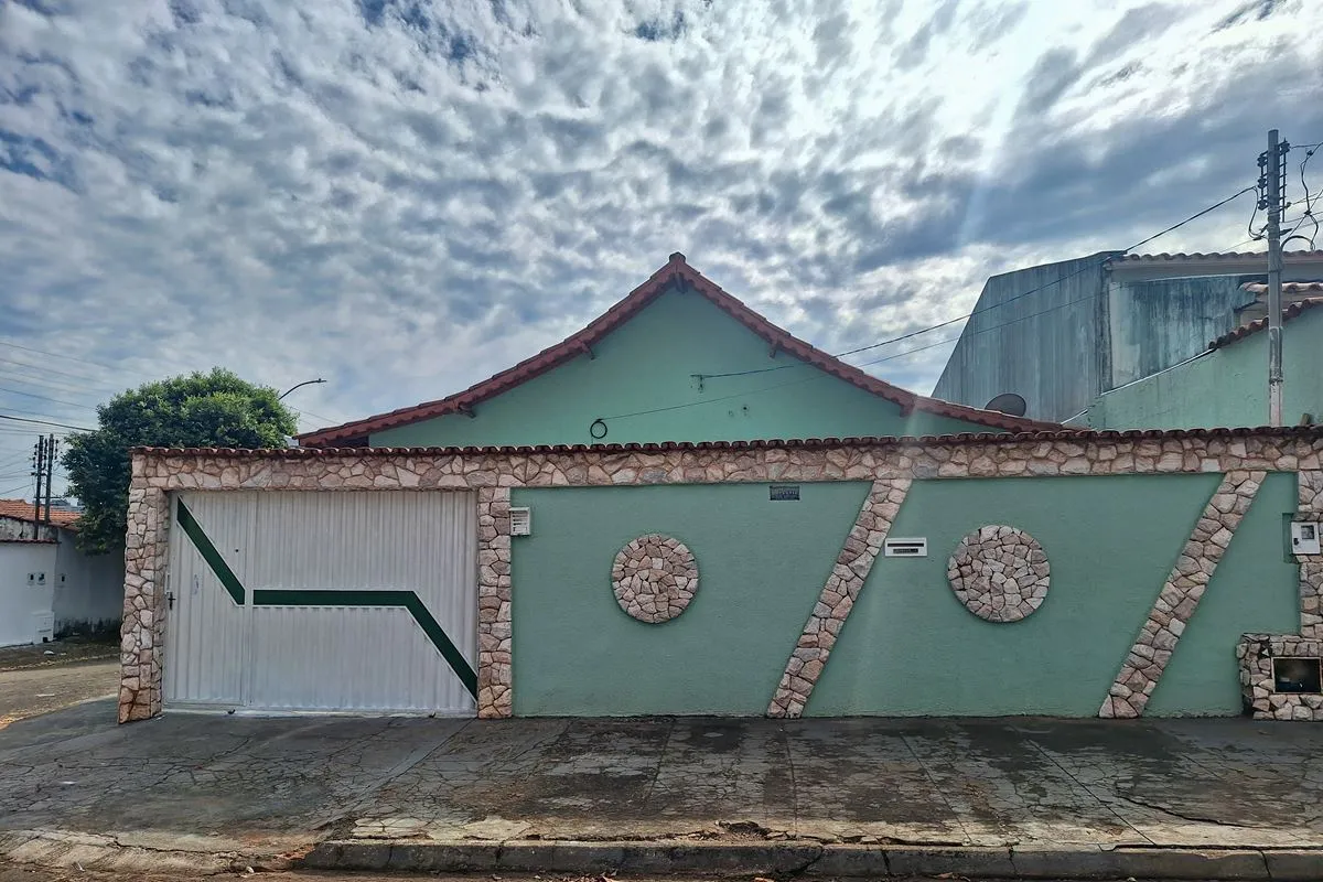 Casa com 183,68mÂ² de construÃ§Ã£o em terreno de 259mÂ², localizada prÃ³xima Ã  ...