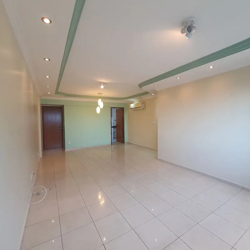 Apartamento 4 quartos, sendo uma suíte, completo em armários.Com 110 m2Duas vaga...