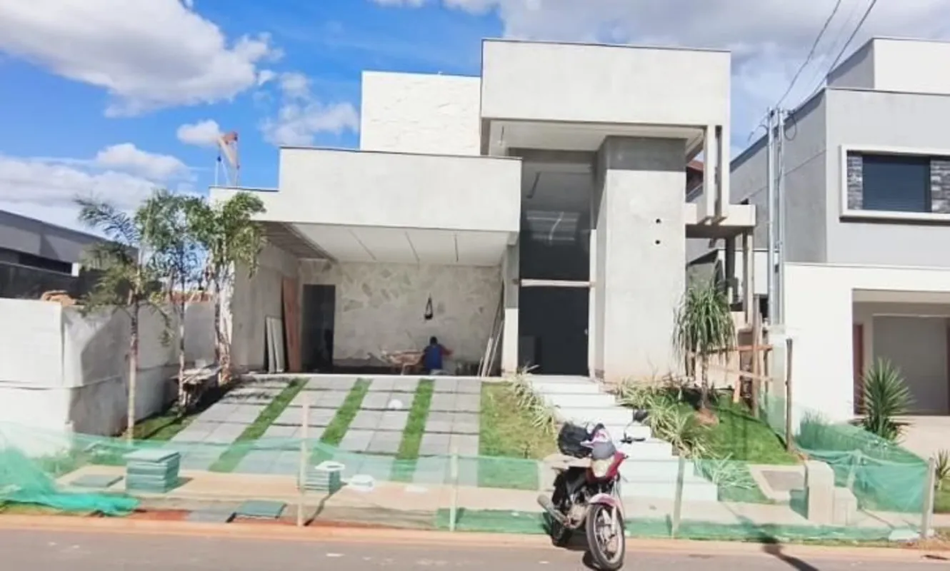 Apresentamos esta incrível casa térrea com 149m² de área construída, projetada p...