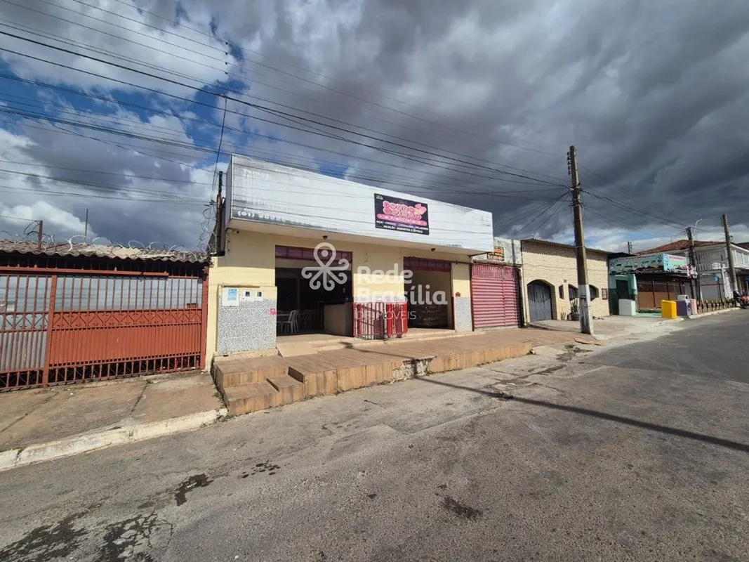 QNM 18 | Casa comercial 2 Quartos 2 banheiros com 2 Vagas de Garagem - Ceilândia...