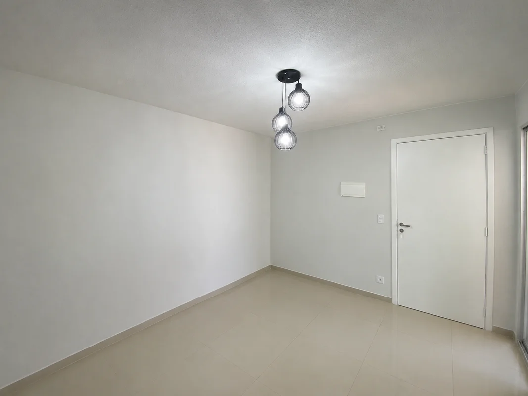 Vendo apartamento de 2 quartos, composto por:- Sala para dois ambientes;- Varand...
