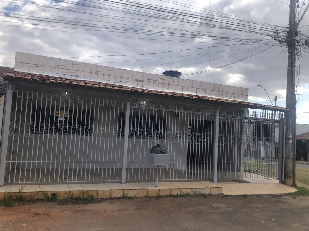 VENDE SE IMÓVEL DE ESQUINA NA QNP 16 P SUL?3 Quartos ?2 Banheiros sendo um suíte...