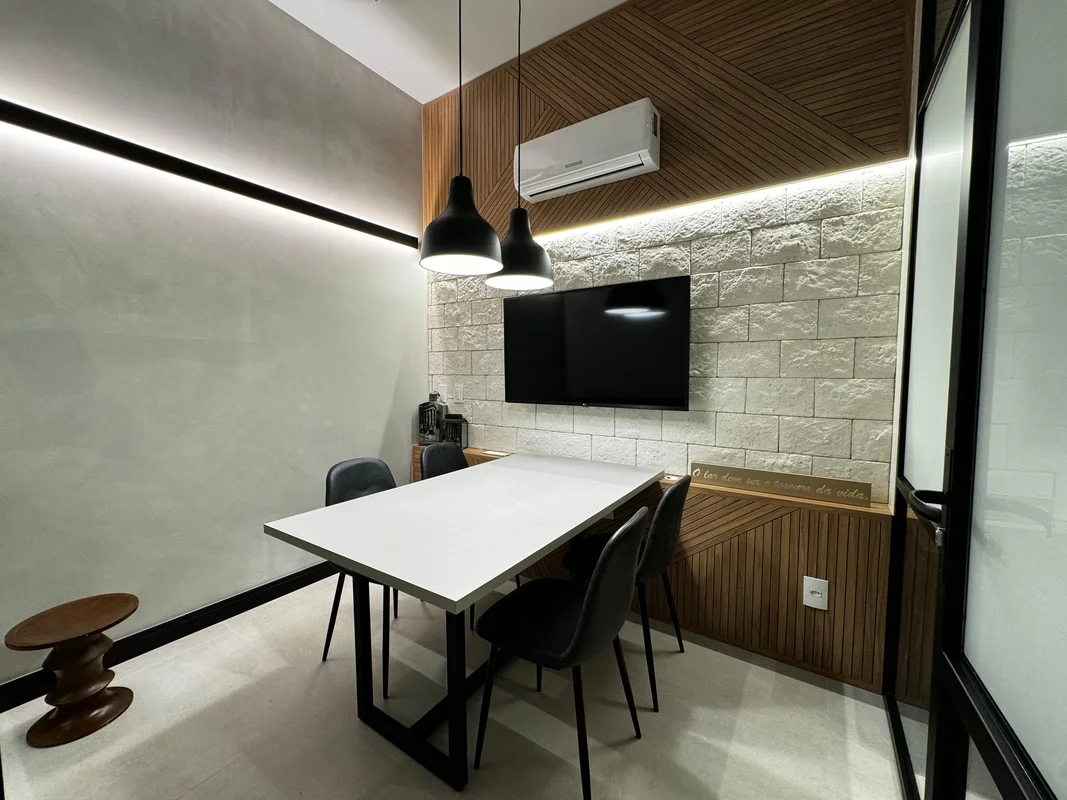 Oportunidade imperdível no SETOR INDUSTRIAL de Brasília: sala de 36 m² totalment...