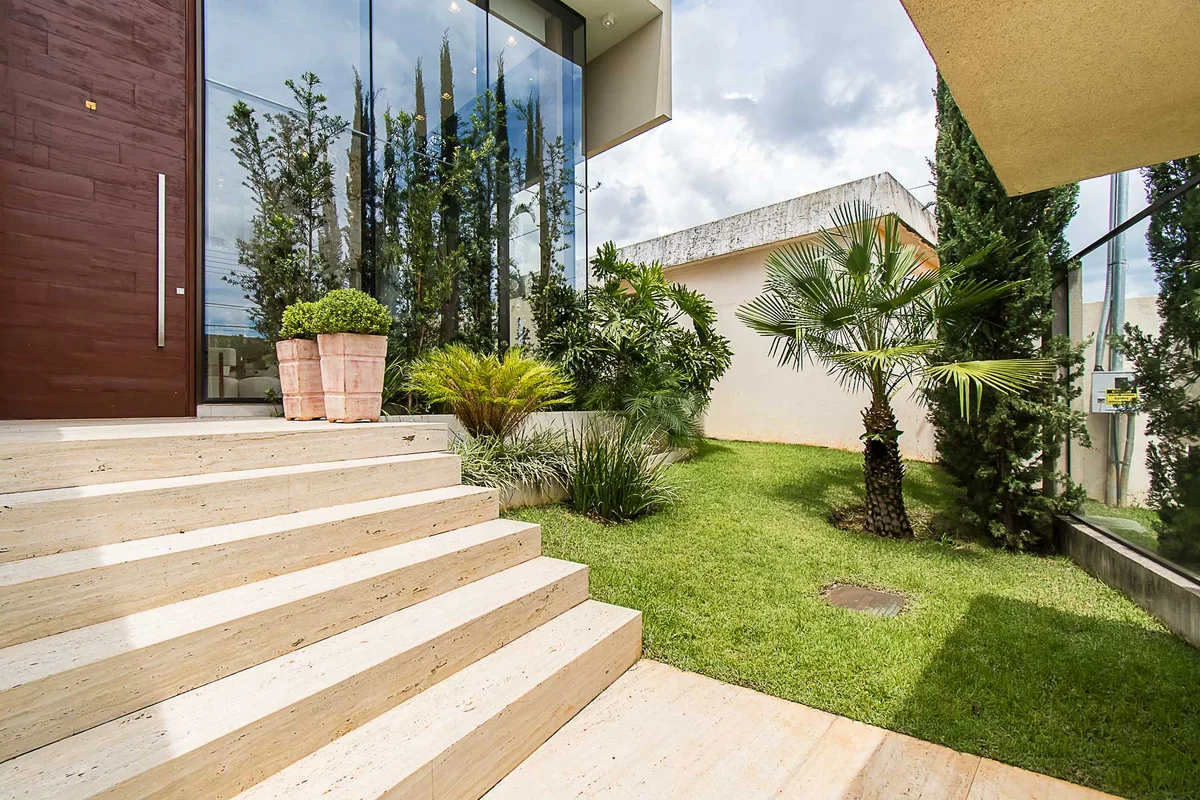 Casa moderna alto padrão, aconchegante com 595m² de area construida, composta de...