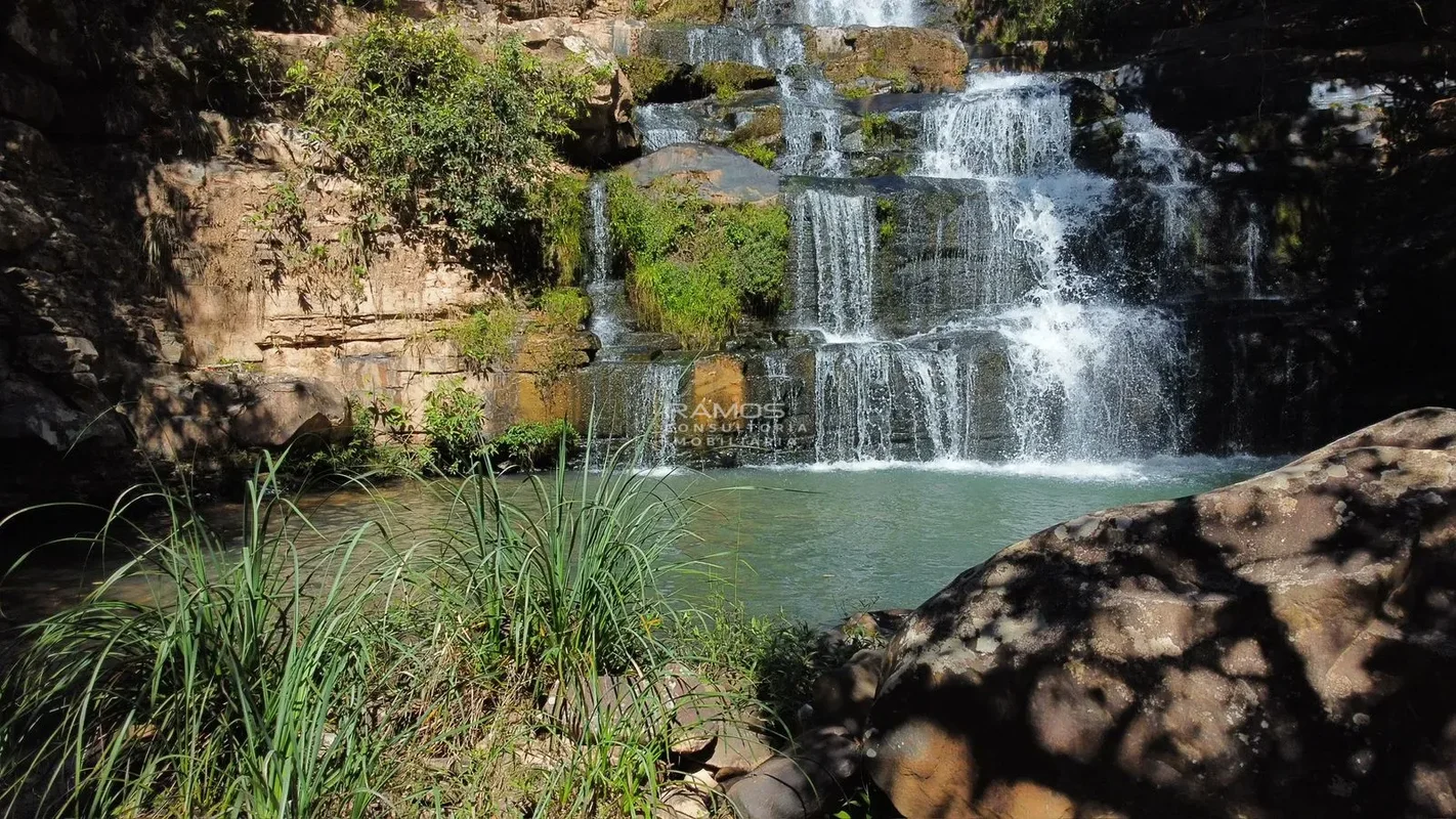 Fazenda a 130km de Brasília e 64 Km de Formosa/GO, entre os municípios de Vila B...