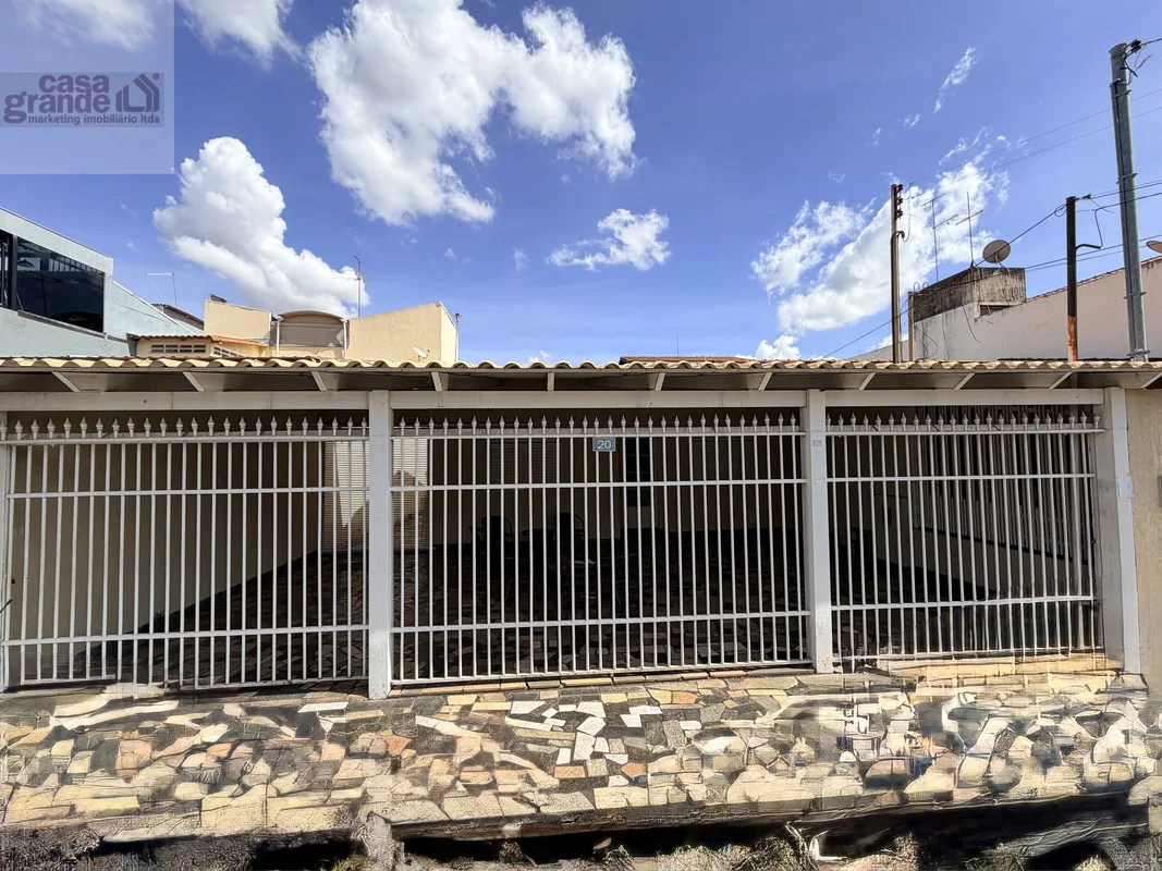 Descubra uma excelente oportunidade de morar no coração do Guara! Localizada na ...
