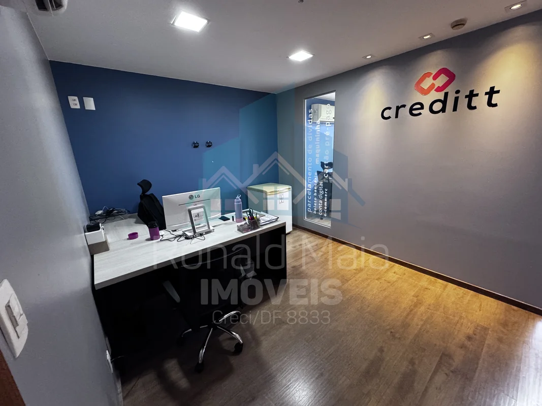 Exclusividade RMI - Ronald Maia Imóveis.Sala comercial reformada em um dos melho...