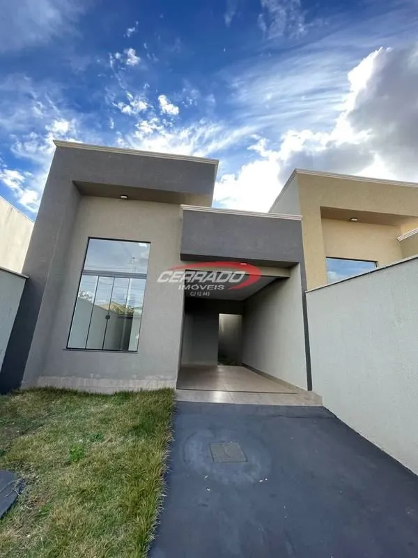 Casa com 3/4 com suite, sala com pé direito duplo, cozinha ampla, garagem cobert...
