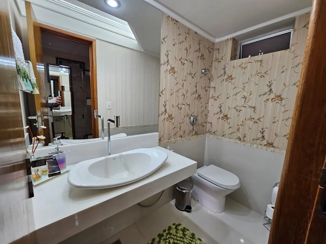 APARTAMENTO À VENDA – SETOR OESTE 198 m² Nascente Totalmente reformado 4 quartos...
