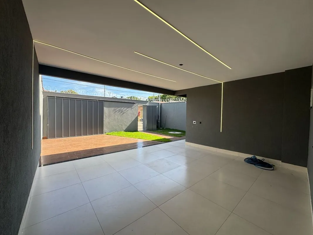 ?? Casa de 3 suítes plenas, sendo 1 com closet ??Sala com pé direito duplo??Cozi...