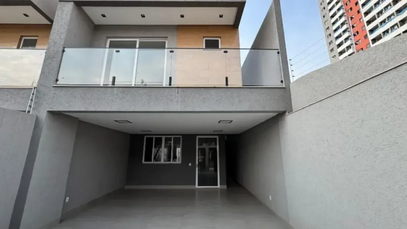 Sobrados Setor Sudoeste - Goiânia/GO- 3 suítes no primeiro piso 1 com sacada - P...