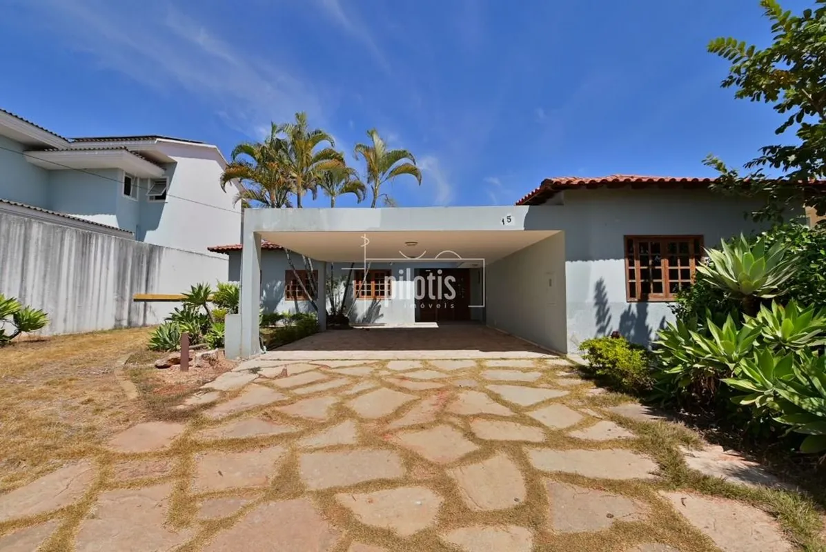 Casa padrão na QL 10 - Lago SulResidência ampla, com lote vazado e projeto funci...