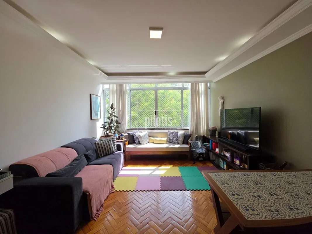 Excelente apartamento em localização privilegiada!- Piso em taco revitalizado.- ...