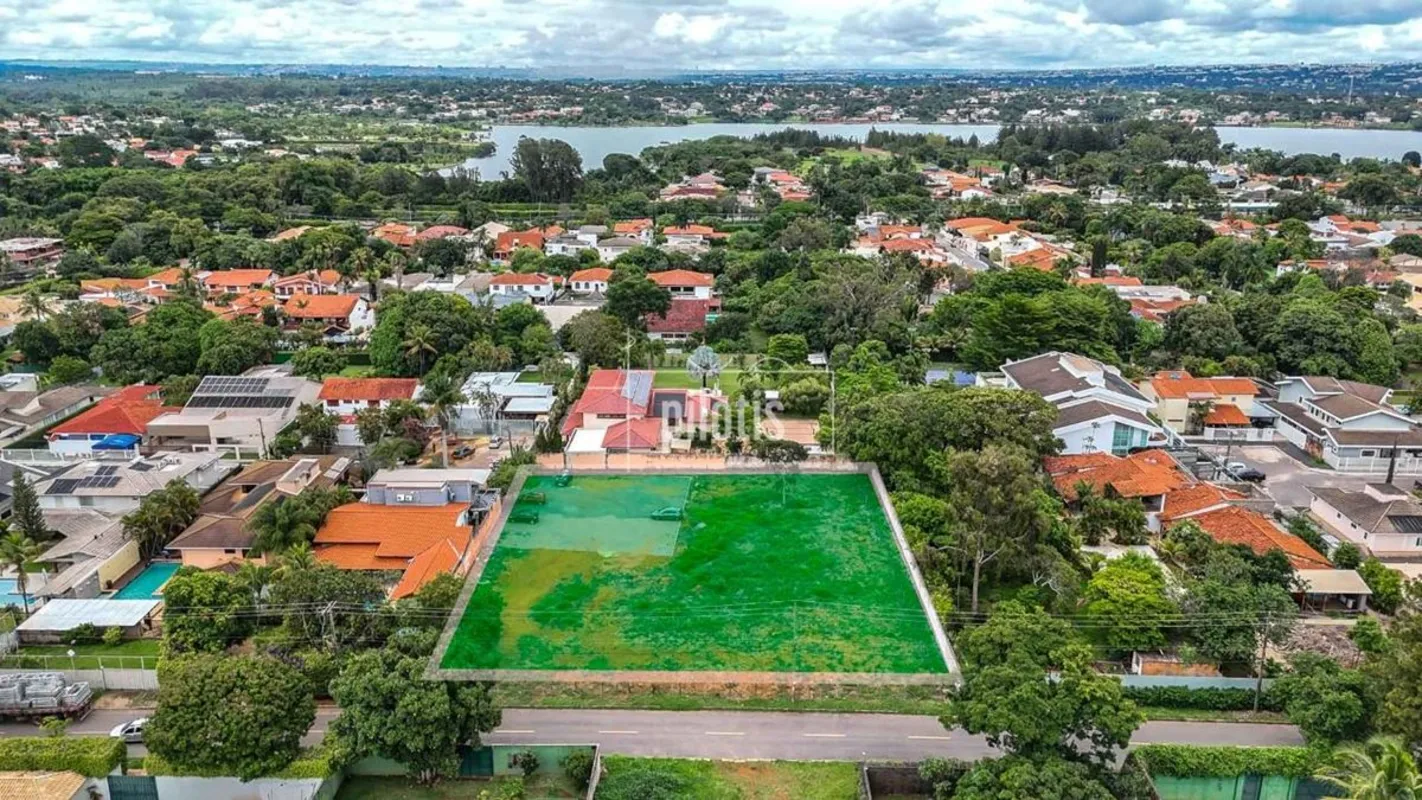 Oportunidade rara em uma das localizações mais valorizadas da região!Situado em ...