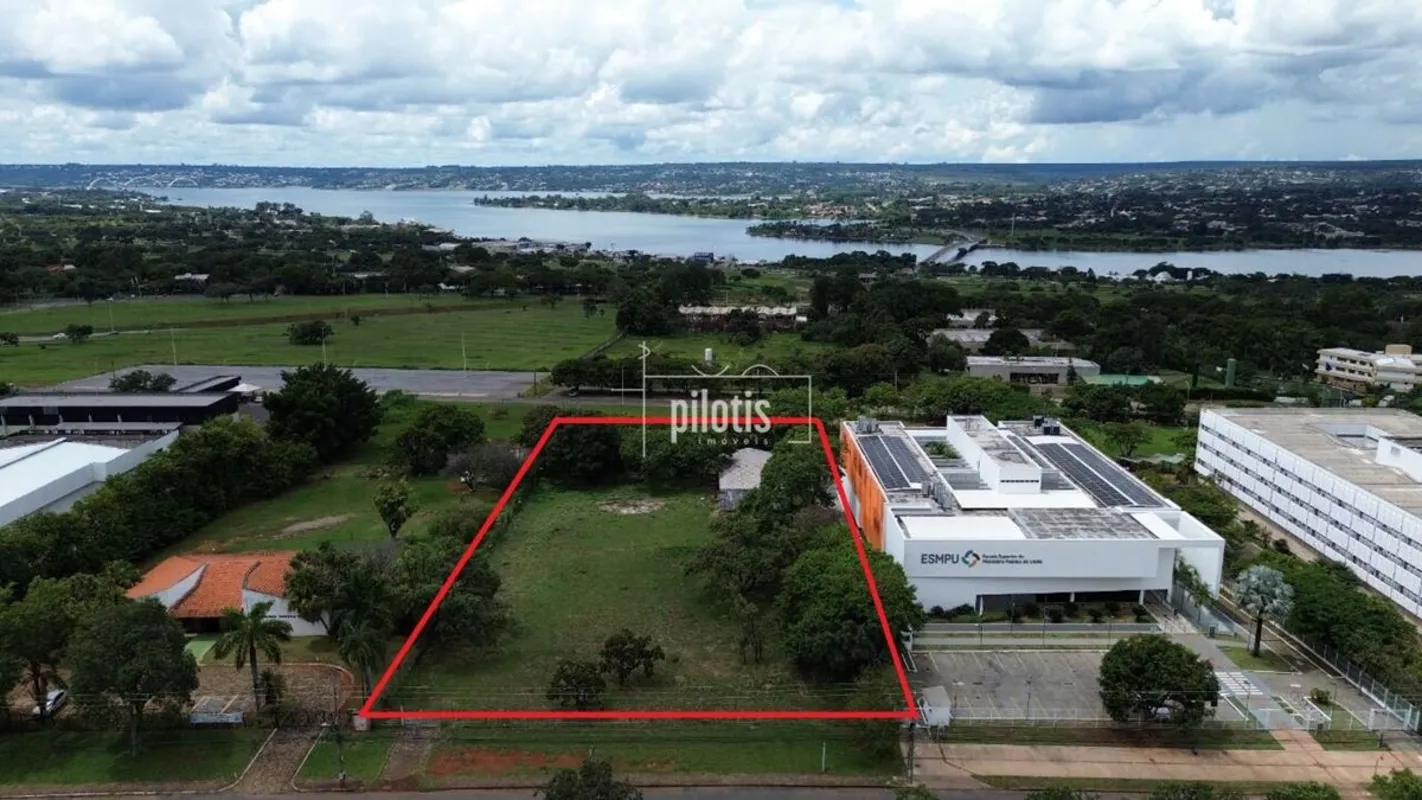 SGAS 603 - Apresentamos um excelente lote institucional com 5.000m², localizado ...