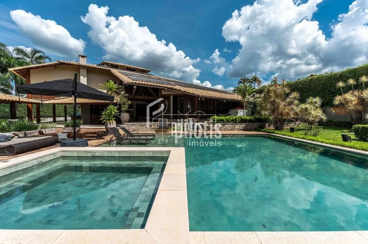 Casa com os melhores e mais luxuosos padrões de acabamento. - Localizada em terr...