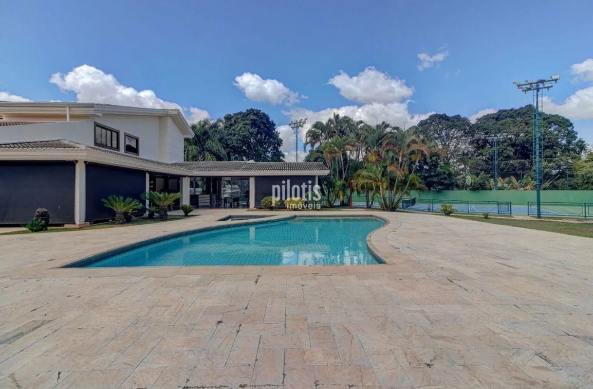  Excelente casa em lote de ponta com quadra de tênis !!- Casa com acabamentos de...