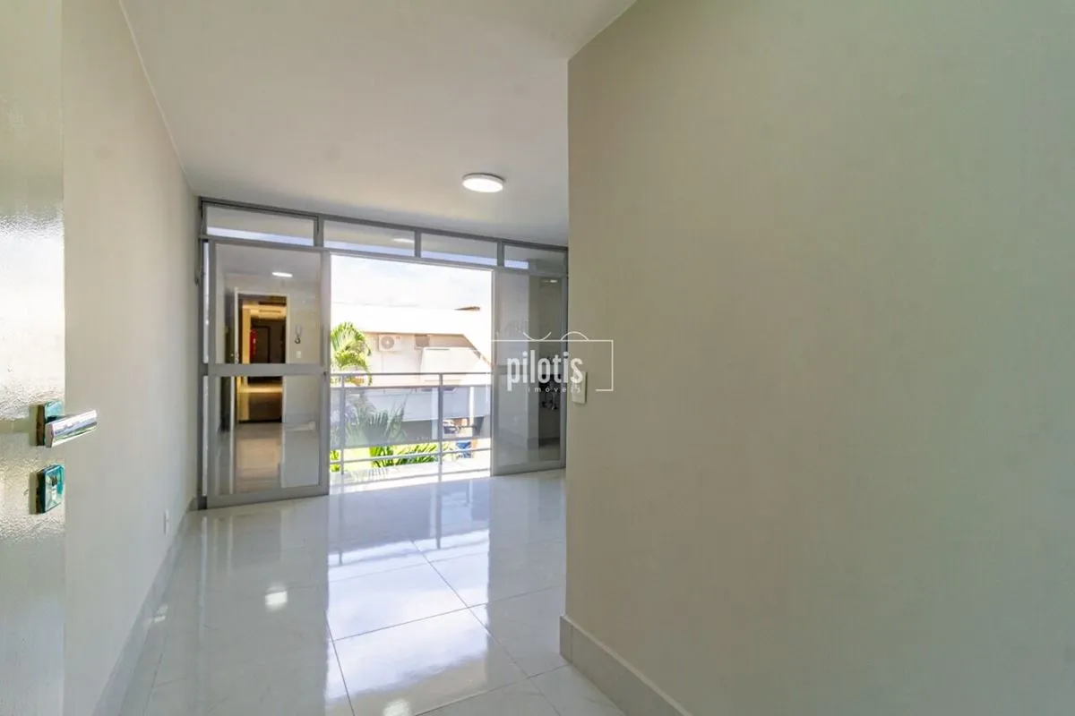 CLN 109 Com 41m² privativos, esta kitnet foi totalmente reformada, oferecendo um...
