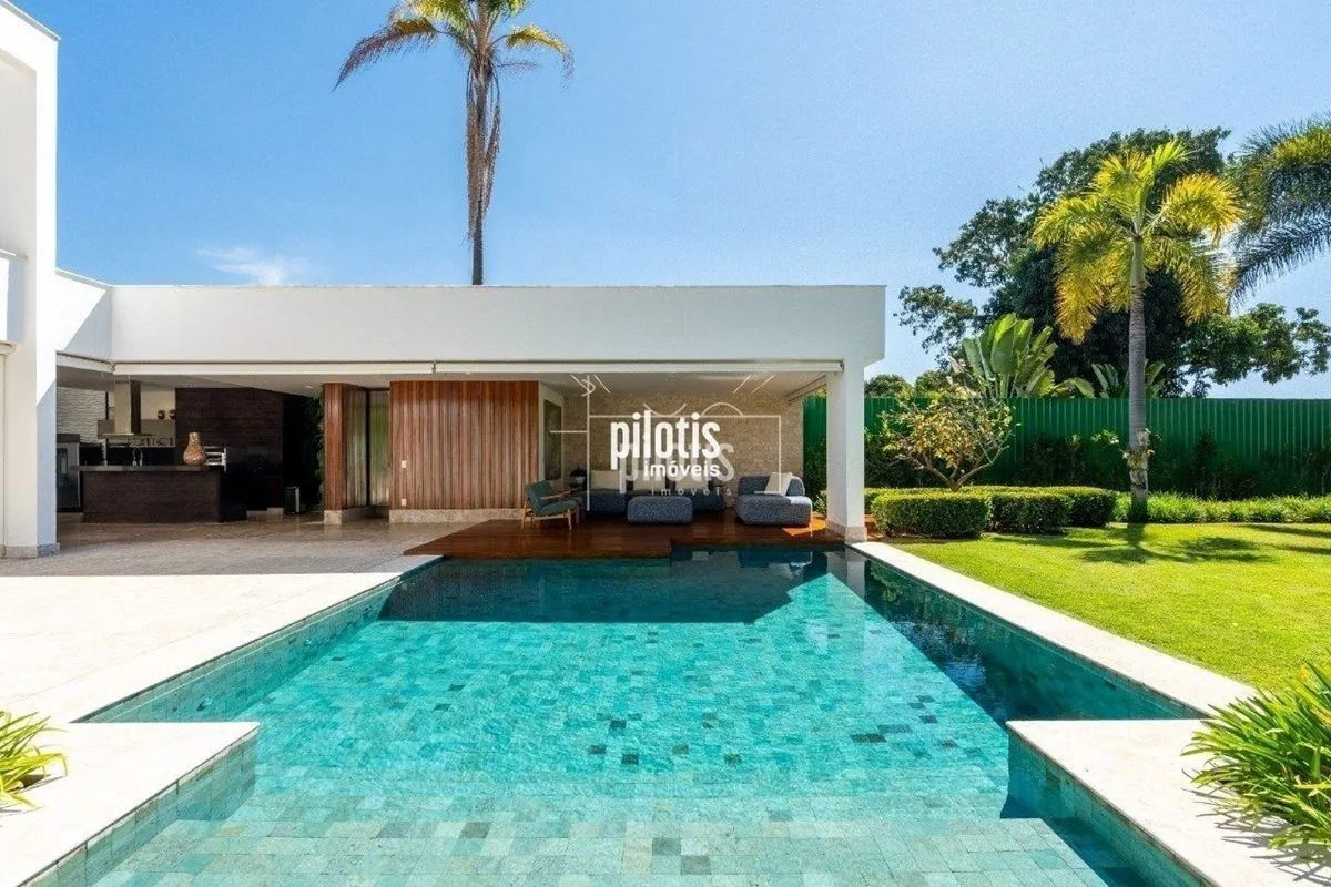 A Pilotis imóveis vende excelente casa com 1.100m² em uma das melhores quadras d...