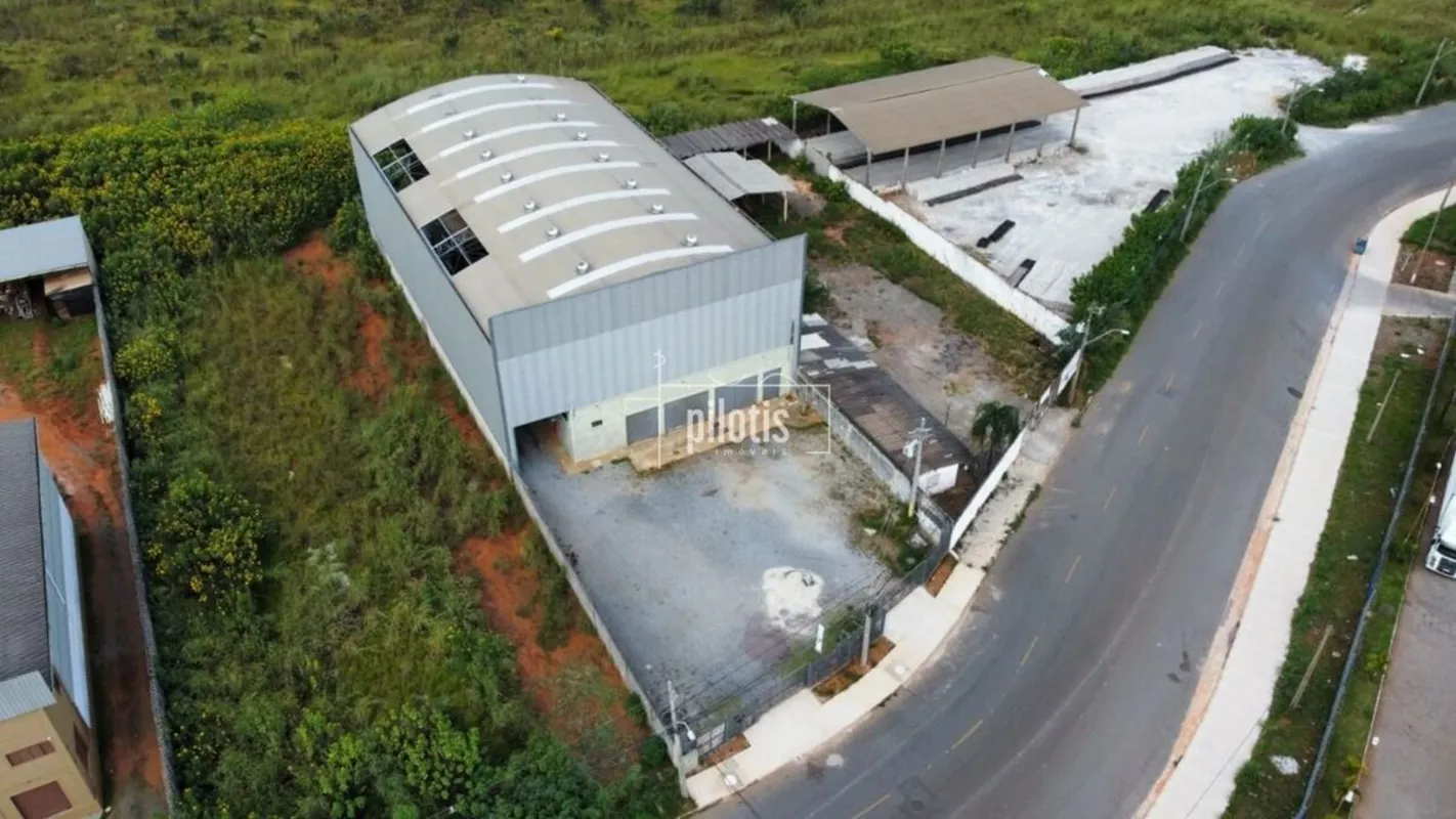 Excelente Galpão no Polo de Desenvolvimento JK!Terreno com 1830m² 1.084m² de áre...