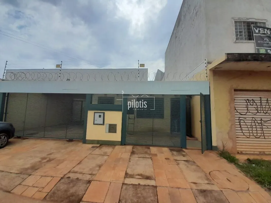 Prédio térreo no SCIA Quadra 8!O imóvel dispõe de:- 05 salas;- Copa;- Garagem pa...
