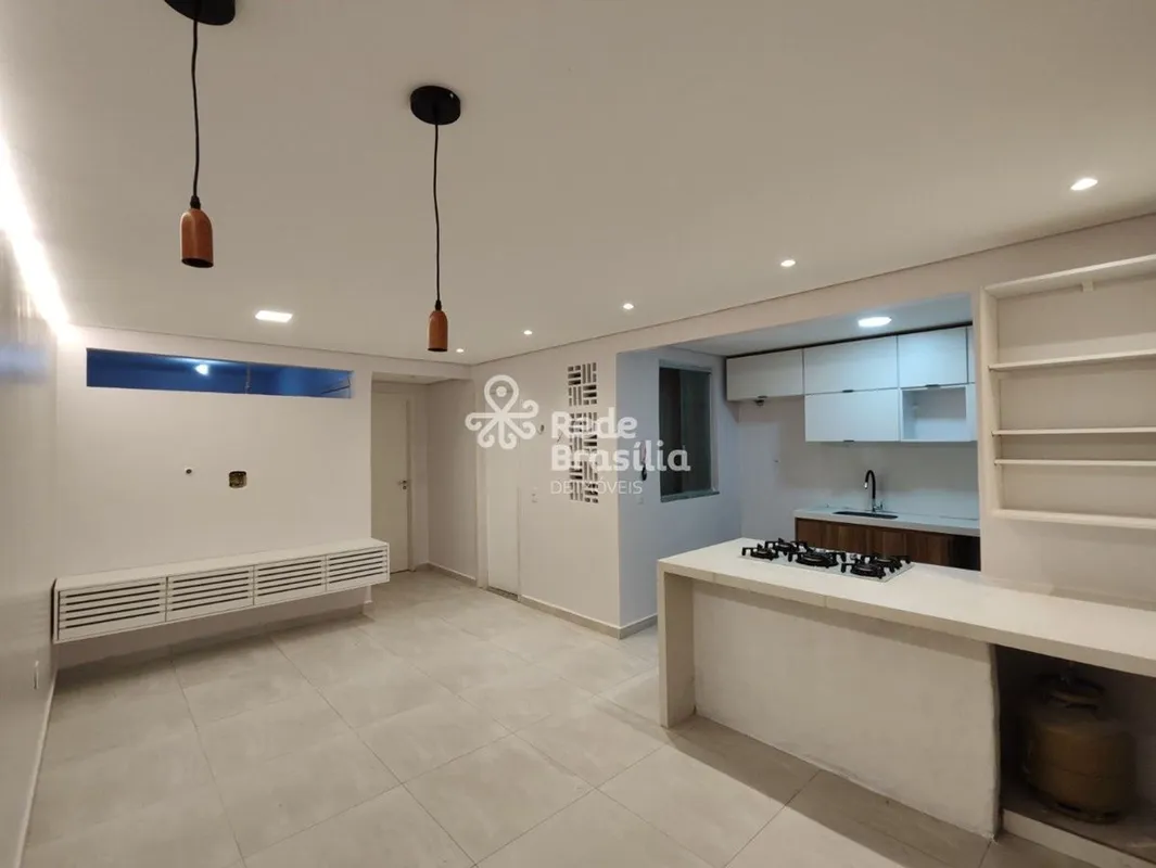 Excelente oportunidade de compra no coração do Riacho Fundo I. Este apartamento ...
