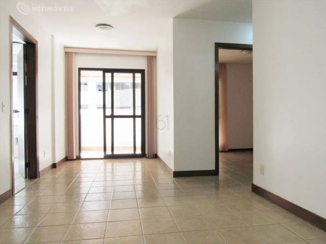 Excelente apartamento na 212 Norte, em ótimo estado de conservação, com 74m² mui...