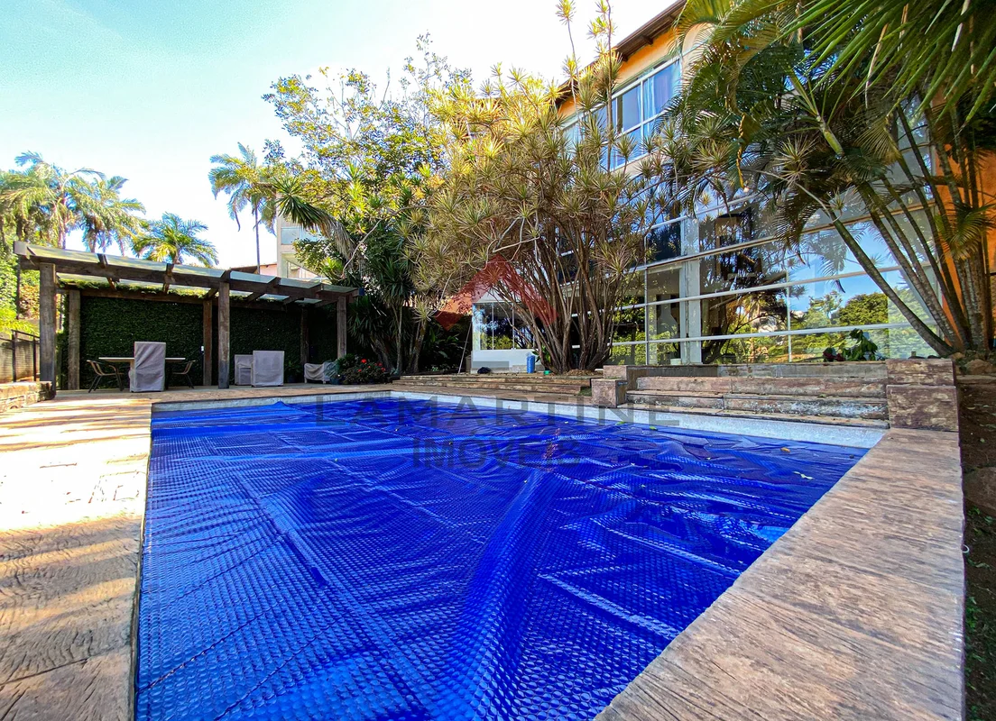 Excelente casa regularizada, localizada no Condomínio Ville de Montagne, com apr...