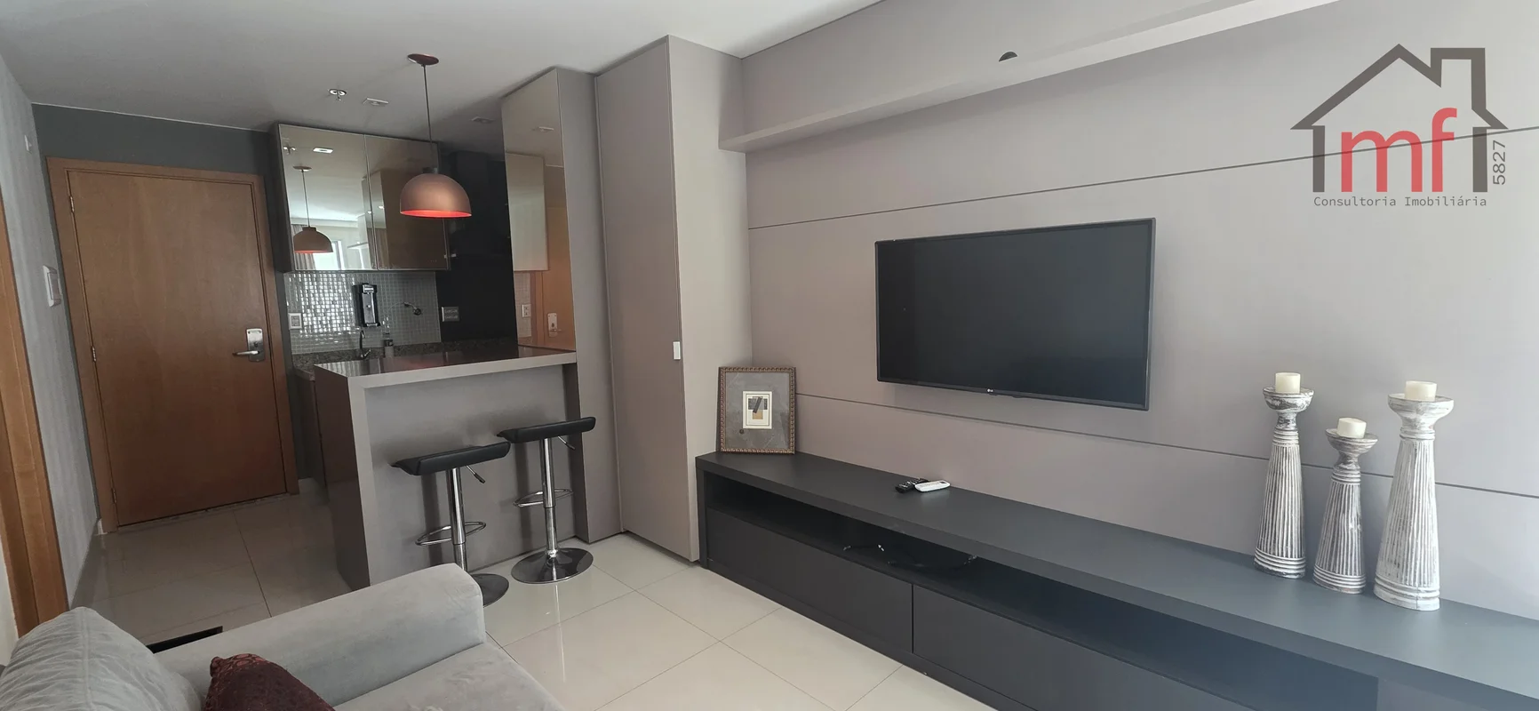 FLAT MOBILIADO – BRISAS DO LAGOExcelente flat com 48 m² de área privativa, total...