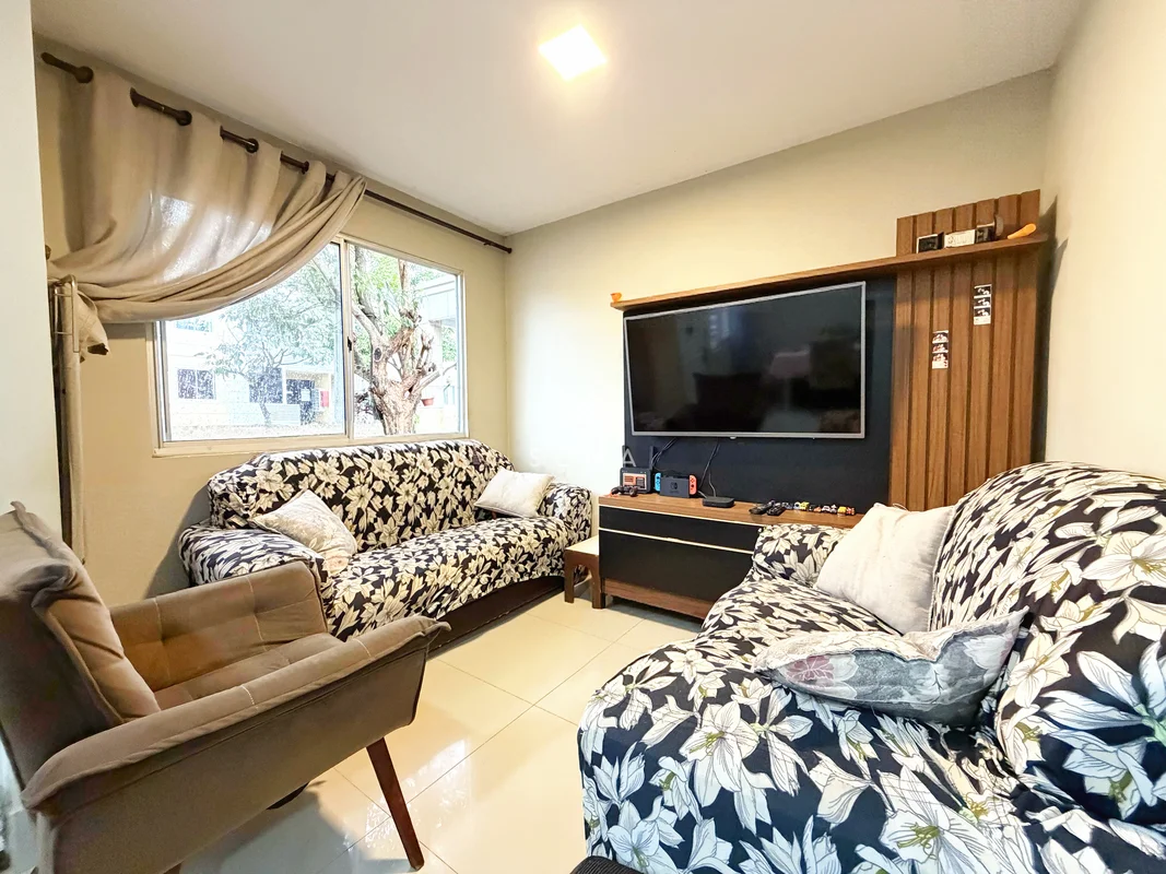 ESPECIFICAÇÕES DA CASA:- Sala ampla para dois ambientes - Cozinha com armários -...
