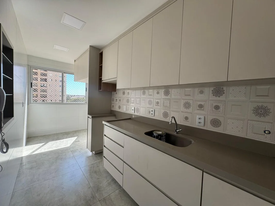63m² divididos em 02 quartos, sendo uma suíte, sala com 02 ambientes, cozinha co...