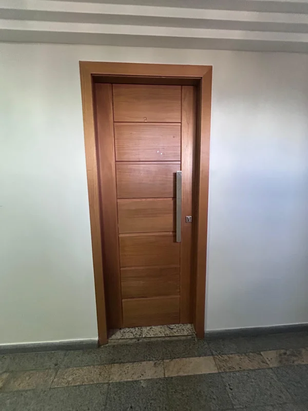 Sala comercial para aluguel na Rua T 36, sala 1210, no Setor Bueno, Goiânia. Loc...