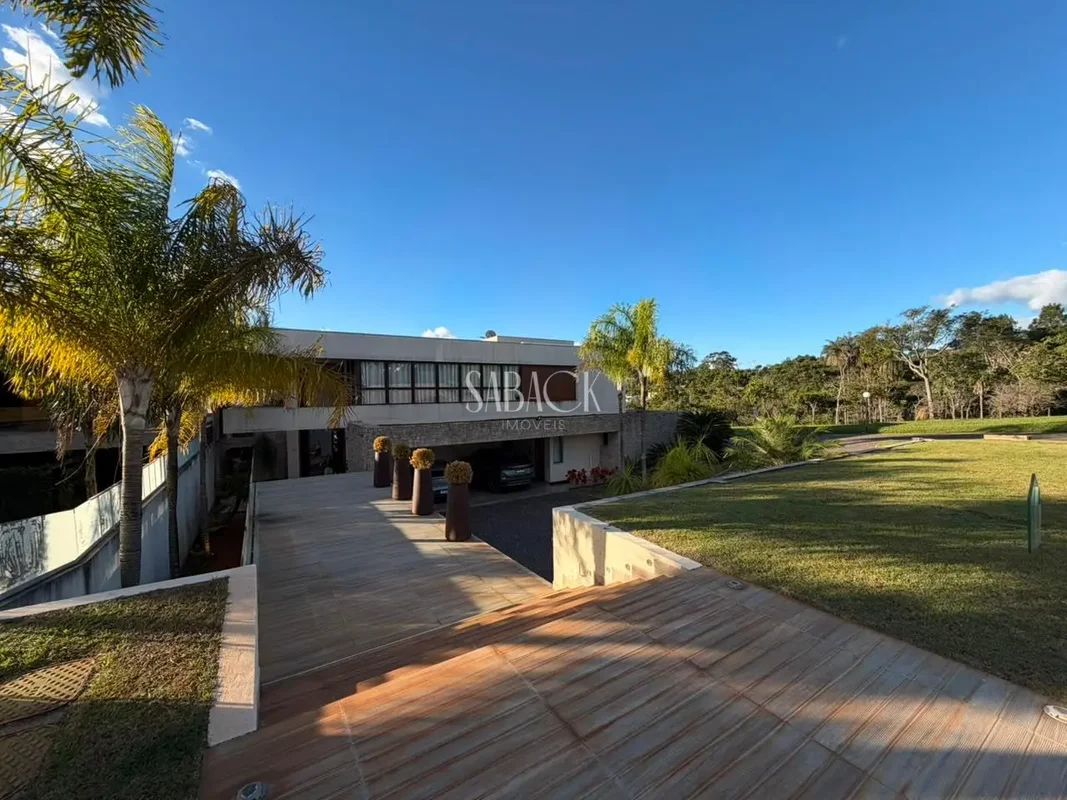 Existem casas para morar. E existem casas para viver de um jeito que poucos conh...