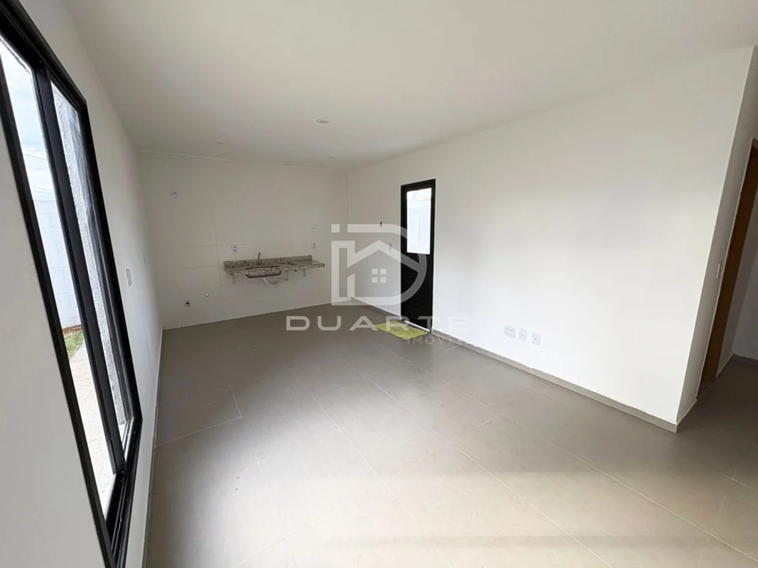 Casa em Condomínio Casas Flamboyant, com:- 2 Quartos sendo 1 suíte;- Sala estar/...