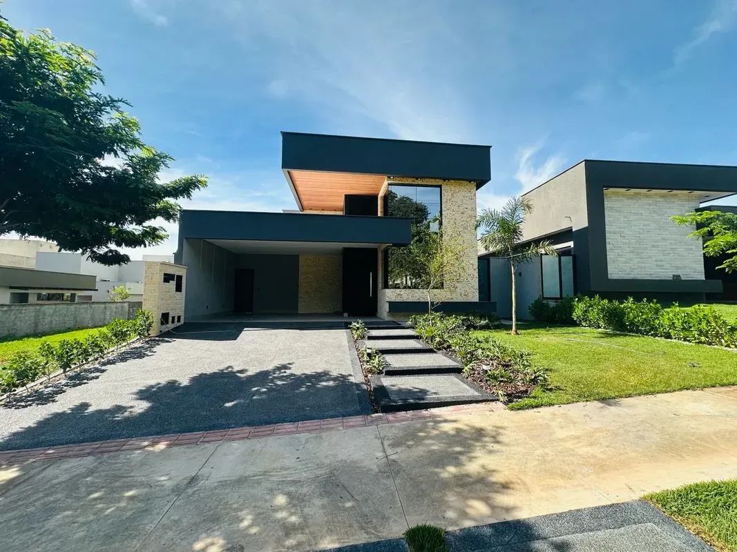 SOBRE O IMÓVEL:Excelente casa de condomínio com 154m² de área útil.São 3 quartos...