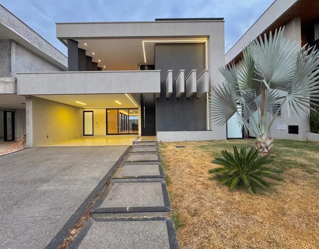 SOBRE O IMÓVEL:Excelente casa de condomínio com 148m² de área útil.São 3 quartos...