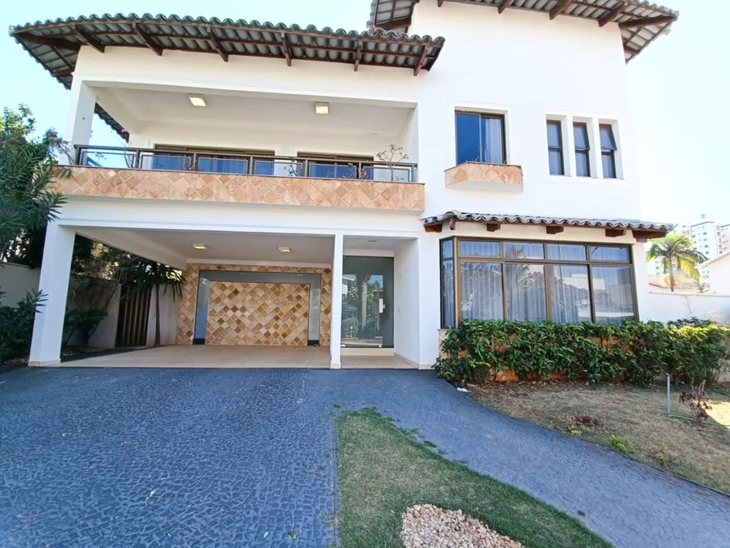 Sobre o Imóvel:Este casa em condomínio de alto padrão oferece 369m² de área útil...