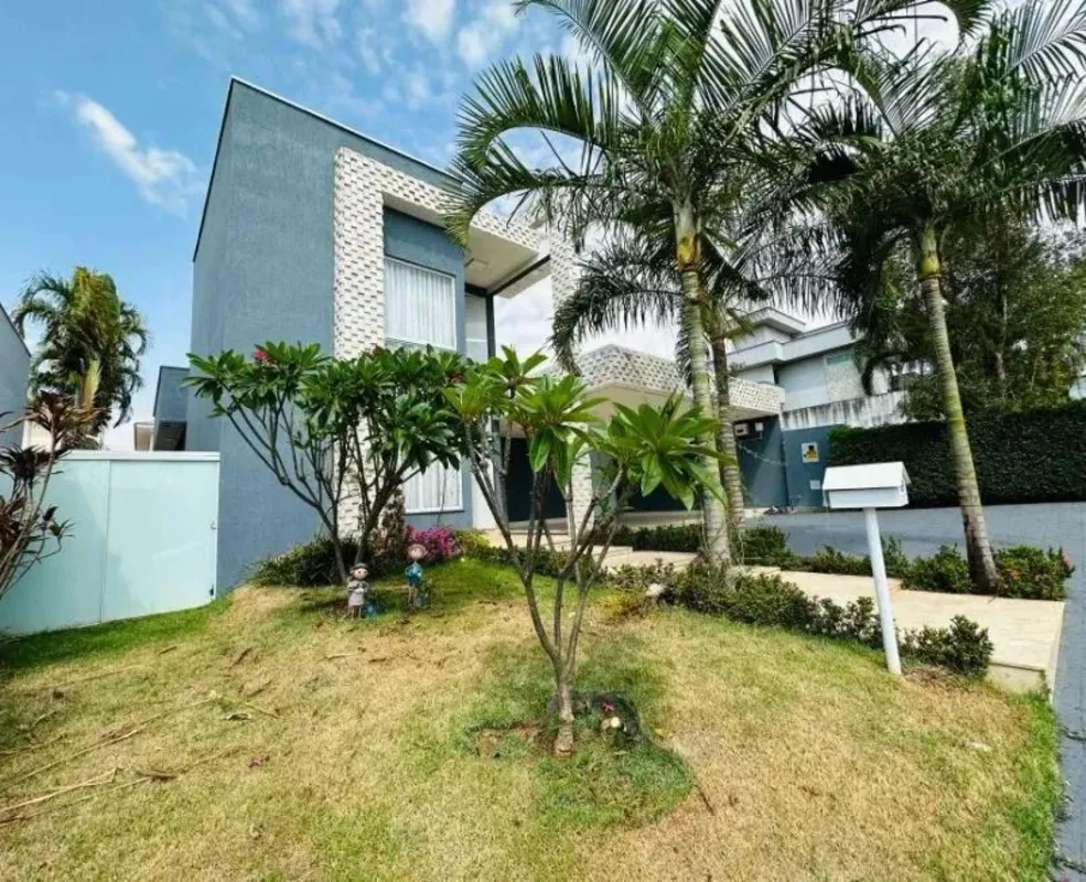 Sobre o Imóvel:Este casa em condomínio de alto padrão oferece 291m² de área útil...