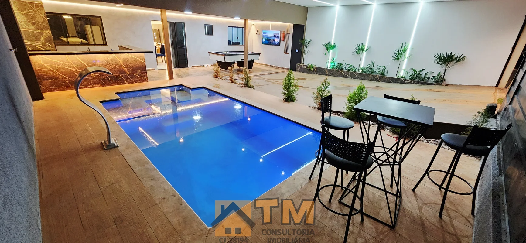 TM CONSULTORIA IMOBILIARIA.VENDE;MARAVILHOSA CASA, COM FINO ACABAMENTO, ARMÁRIOS...
