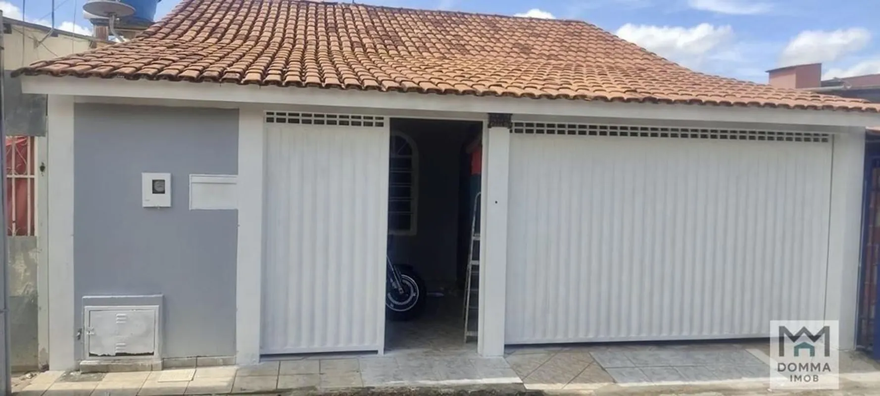 CASA À VENDA EM BRASÍLIA COM 3 QUARTOS, GARAGEM COBERTA E ESTRUTURA PARA SEGUNDO...